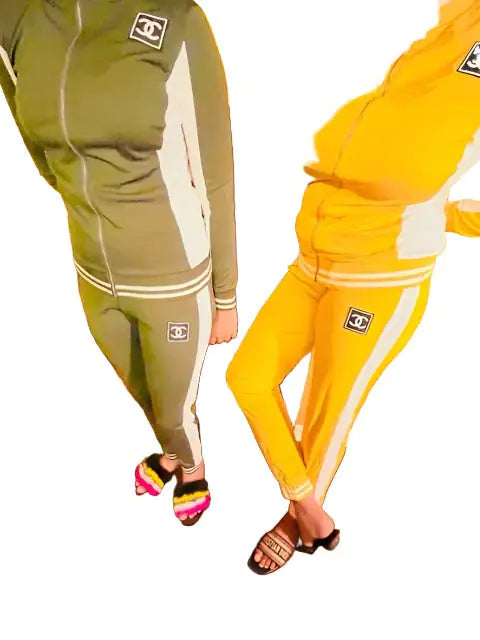 Two Pieces Design Tracksuit Zipper Top Sport Suit