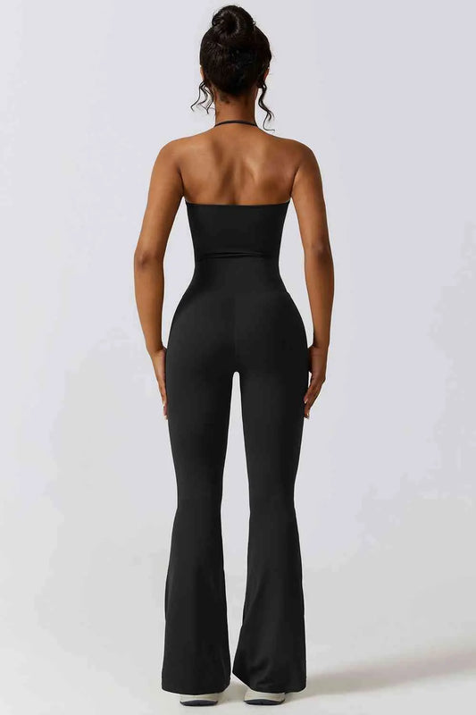 Sport-Jumpsuit mit Neckholder und ausgestelltem Bein